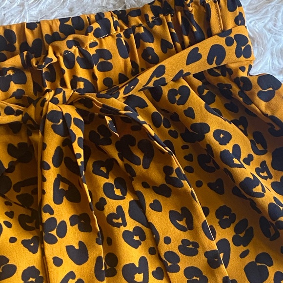 NWOT - Yellow Leopard Print High Waisted Bow Belt Shorts - Picture 6 of 7